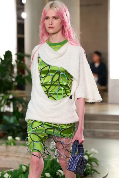 Look 100